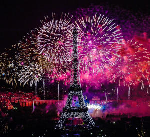 Réveillon, feux d'artifice, la tradition du Nouvel An veut que l'on veille jusqu'à minuit pour fêter le passage à la nouvelle année. Le Jour de l'An : le 1er jour férié de l'année